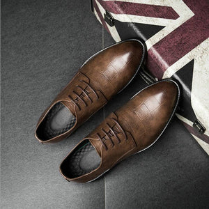 Fashion Spring British Bullock Men Oxfords  Shoes Carved Leather Shoes Retro Pointed Toe Brogue  Business dress Shoes LL-60